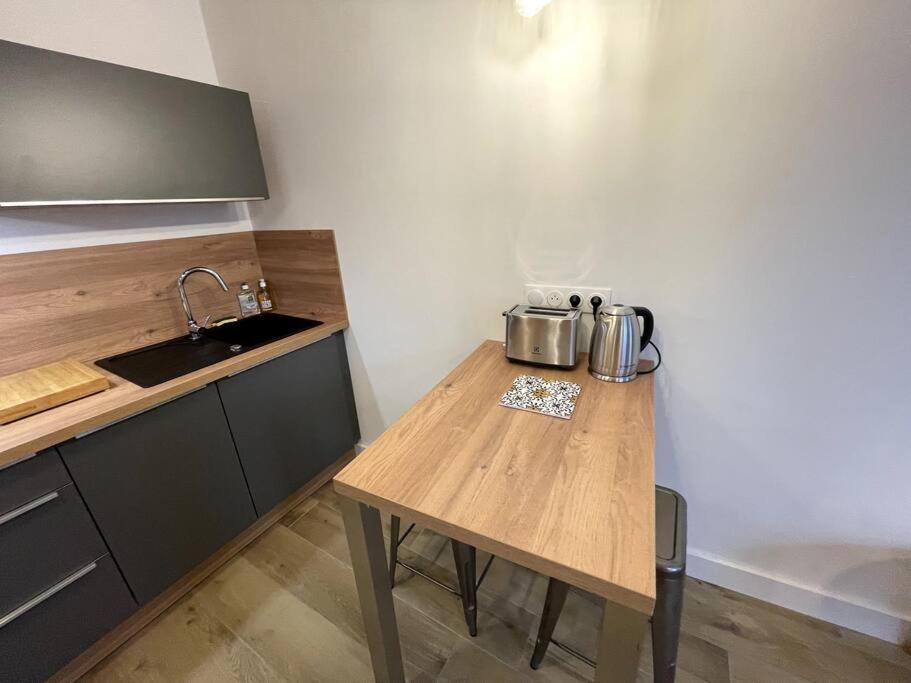 Alp Chartres - Cosy Studio Au Coeur De Chartres Avec Parking 외부 사진