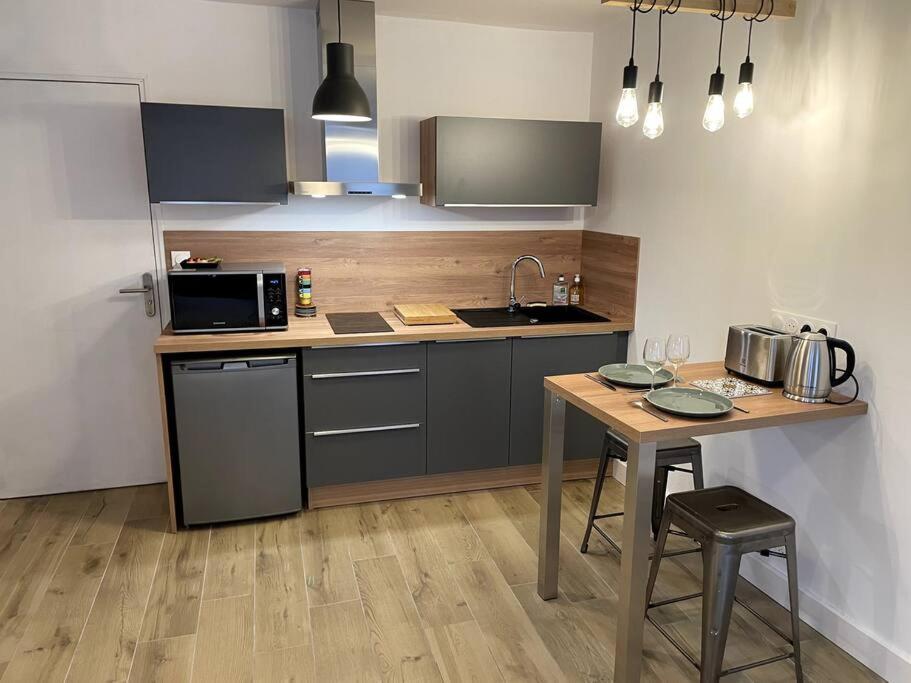 Alp Chartres - Cosy Studio Au Coeur De Chartres Avec Parking 외부 사진